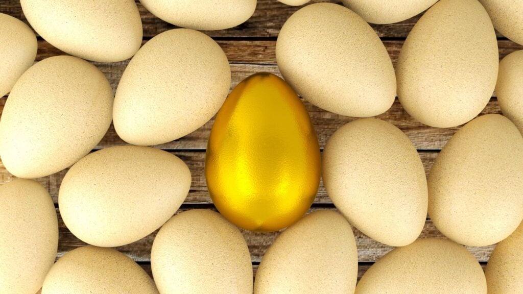 普通鸡蛋中间有一个金鸡蛋。