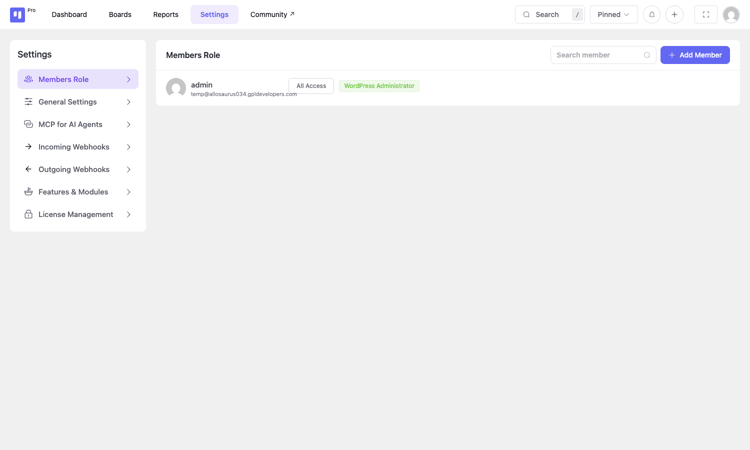 Fluent Boards Pro 设置页面显示“成员角色”视图